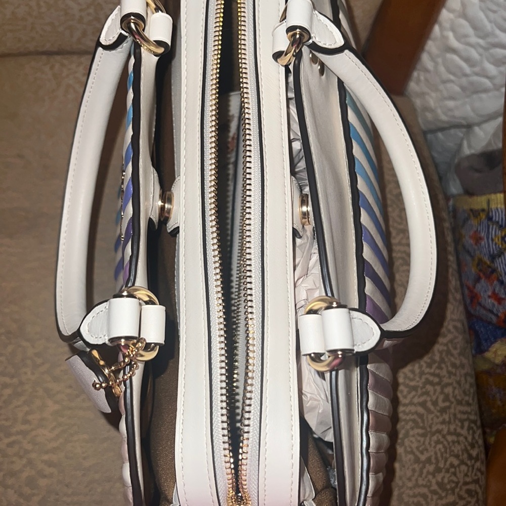 COACH SATCHEL - Picture 5 of 9